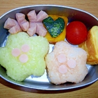 園児のデコ弁☆ピンクと黄色のお花のおにぎり弁当